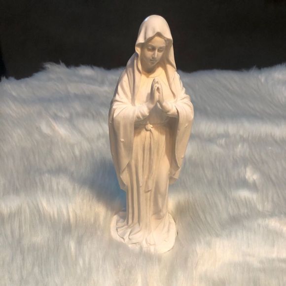 Blessed Virgin Mary Statue - Picture 5 of 8